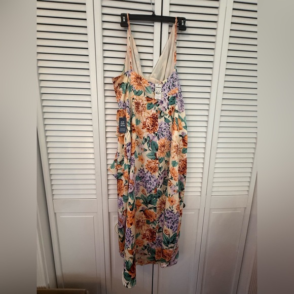 Express NWT Hi Low Satin Floral Midi Faux Wrap Wedding Guest Dress Women’s XL - Picture 4 of 4